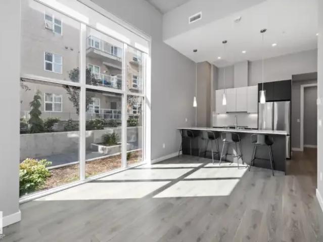 For Rent 3 Bedroom Townhouse Edmonton AB DS93692277