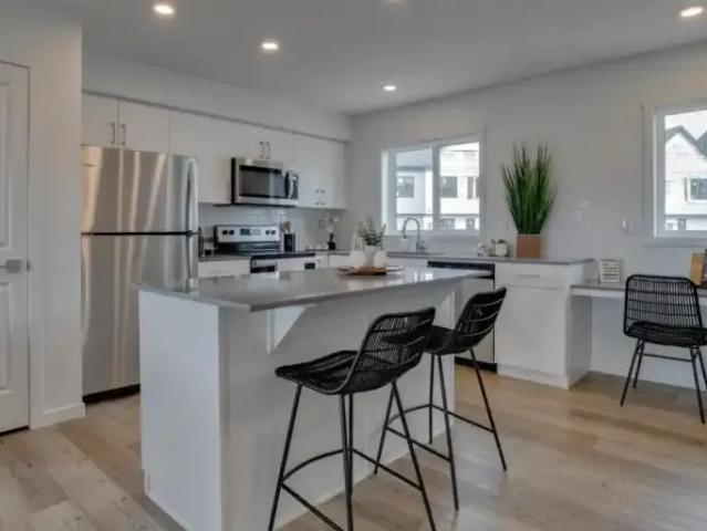 For Rent 3 Bedroom Townhouse Edmonton AB DS98422001