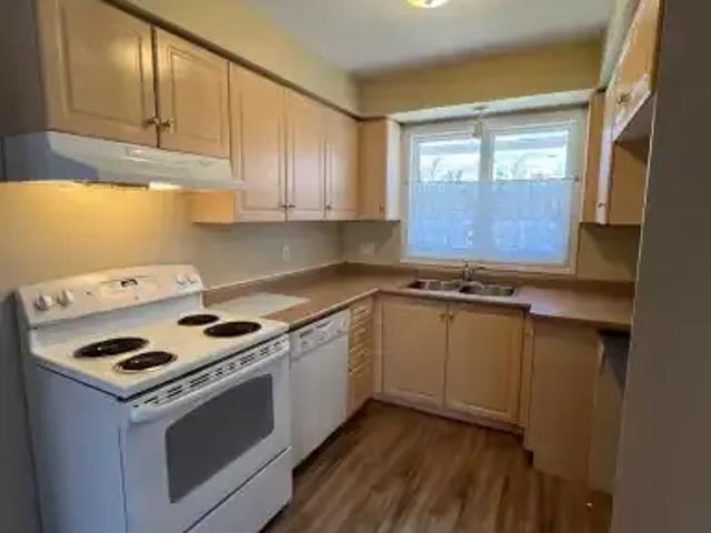 For Rent 3 Bedroom Townhouse Guelph ON DS102846584