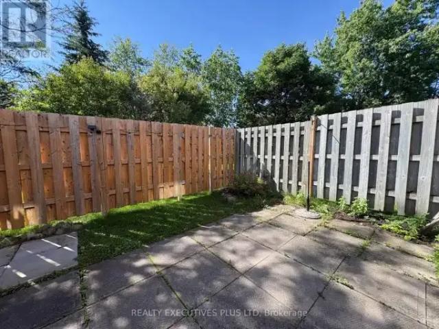 For Rent 3 Bedroom Townhouse Guelph ON DS103695222
