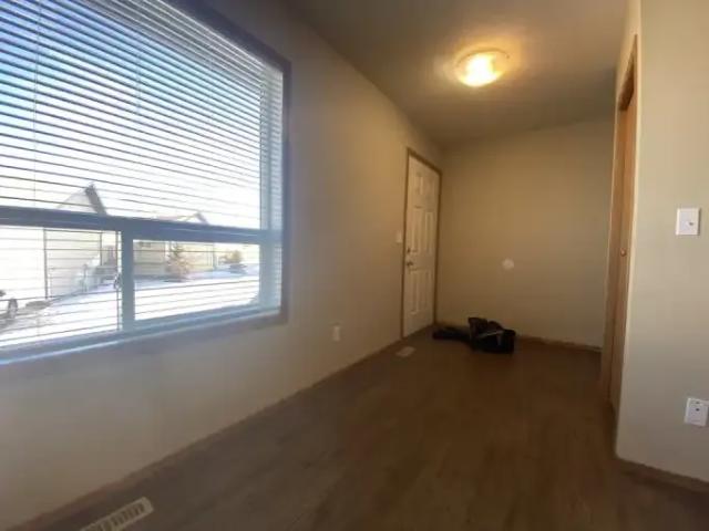 For Rent 3 Bedroom Townhouse Grande Prairie AB DS102845326