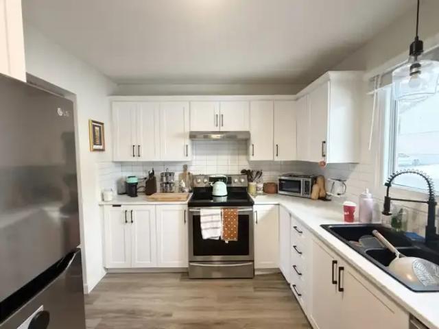 For Rent 3 Bedroom Townhouse Kingston ON DS98220000