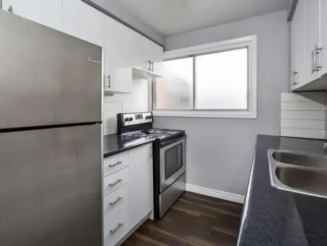 For Rent 3 Bedroom Townhouse Kitchener ON DS100668928