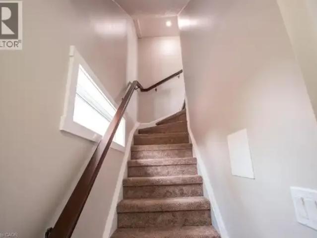 For Rent 3 Bedroom Townhouse Kitchener ON DS101556224
