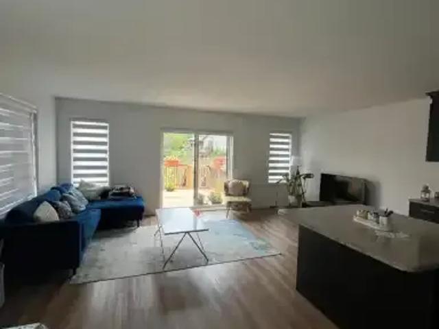 For Rent 3 Bedroom Townhouse Kitchener ON DS102366548
