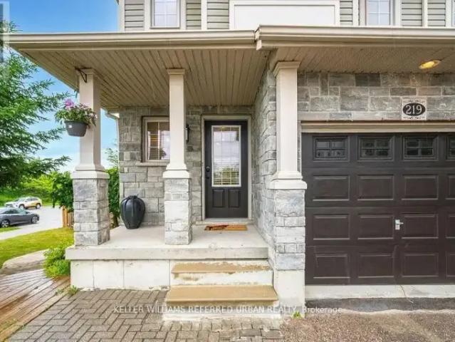 For Rent 3 Bedroom Townhouse Kitchener ON DS103879575