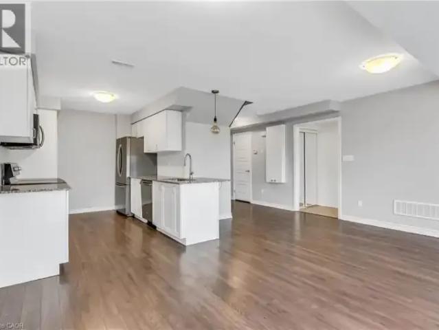 For Rent 3 Bedroom Townhouse Kitchener ON DS104257437