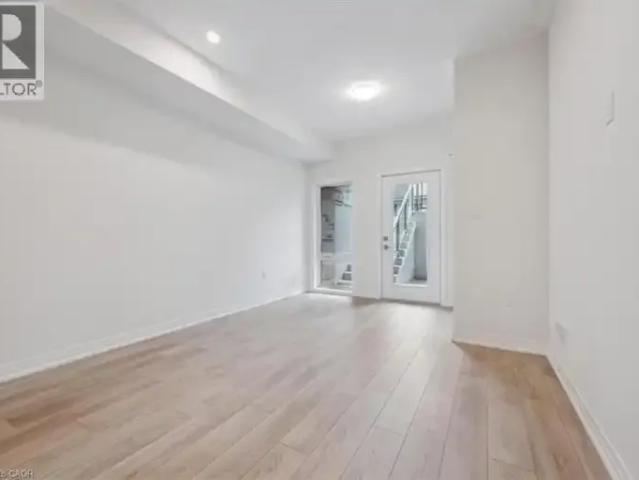 For Rent 3 Bedroom Townhouse Kitchener ON DS105151095