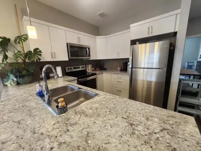 For Rent 3 Bedroom Townhouse Lacombe AB DS103424644