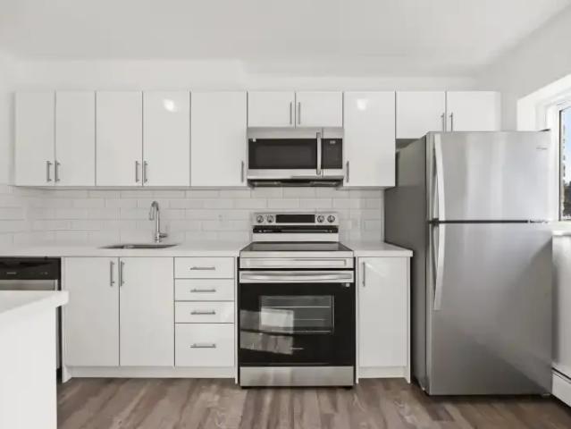 For Rent 3 Bedroom Townhouse Lindsay ON DS103770466