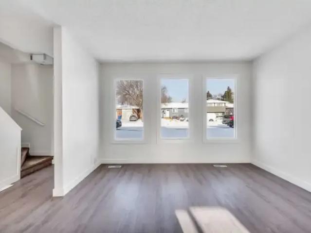 For Rent 3 Bedroom Townhouse Regina SK DS102628967