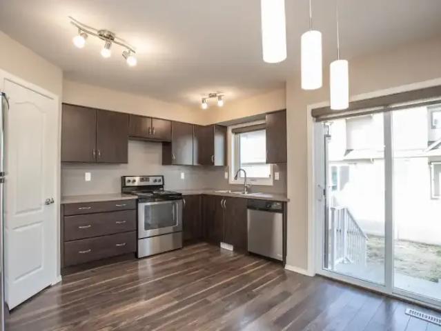 For Rent 3 Bedroom Townhouse Red Deer AB DS96255251