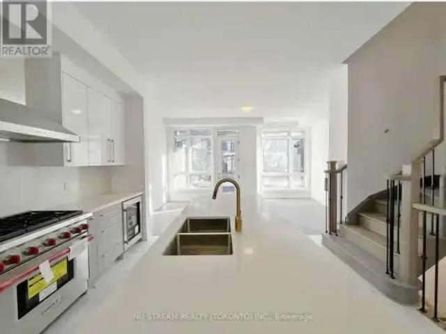 For Rent 3 Bedroom Townhouse Richmond Hill ON DS101687836