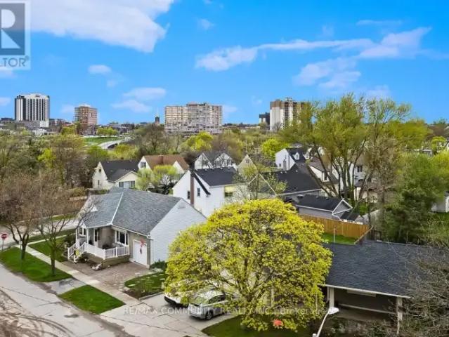 For Rent 3 Bedroom Townhouse St. Catharines ON DS102085895