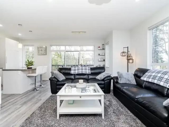 For Rent 3 Bedroom Townhouse Surrey BC DLS102752475