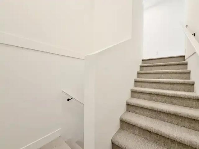For Rent 3 Bedroom Townhouse Surrey BC DS102468508