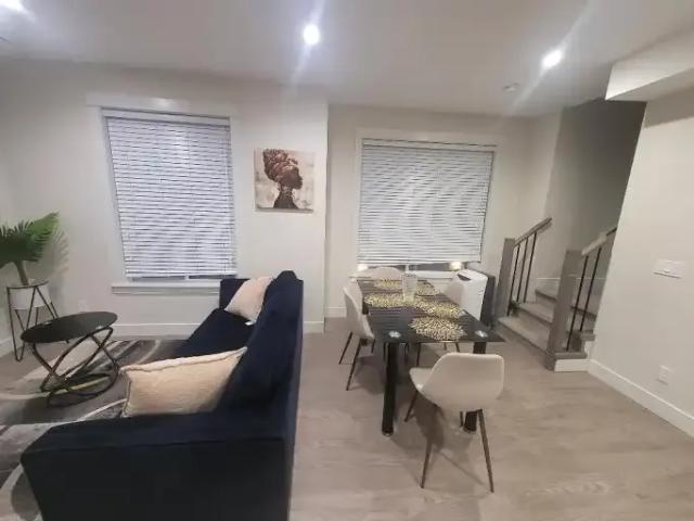 For Rent 3 Bedroom Townhouse Surrey BC DS105118838
