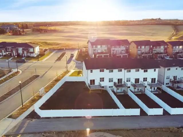 For Rent 3 Bedroom Townhouse Sylvan Lake AB DS104181923