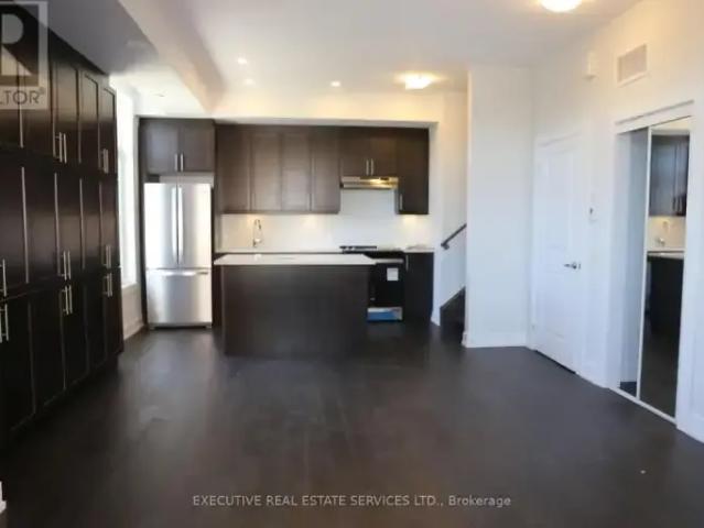 For Rent 3 Bedroom Townhouse Vaughan ON DS101877967
