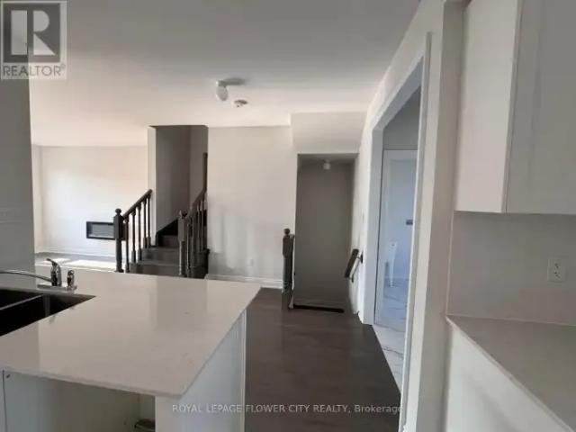 For Rent 3 Bedroom Townhouse Vaughan ON DS101948556