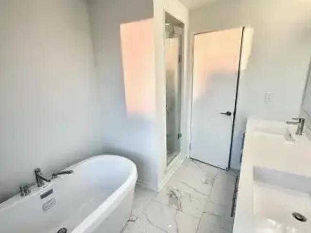 For Rent 3 Bedroom Townhouse Vaughan ON DS102518972