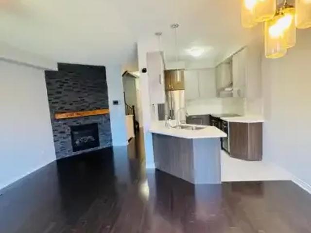 For Rent 3 Bedroom Townhouse Vaughan ON DS102915364