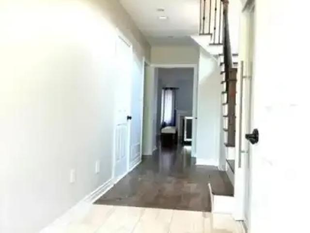 For Rent 3 Bedroom Townhouse Vaughan ON DS103740089