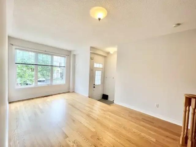 For Rent 3 Bedroom Townhouse Vaughan ON DS103030558