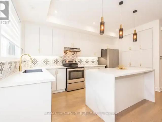 For Rent 3 Bedroom Townhouse Vaughan ON DS103151883