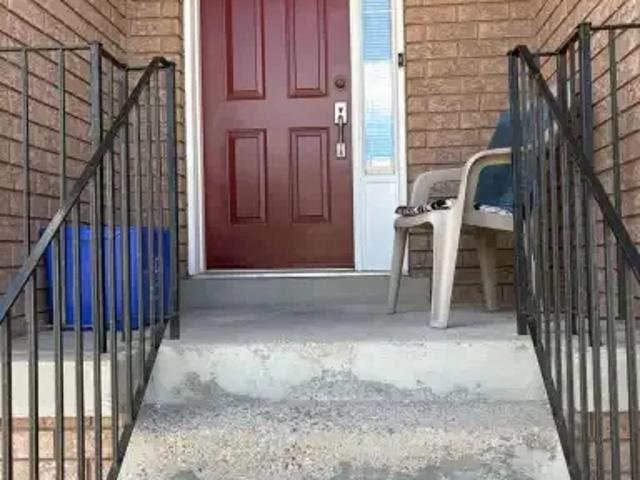 For Rent 3 Bedroom Townhouse Vaughan ON DS103322809