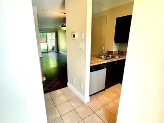 For Rent 3 Bedroom Townhouse Vaughan ON DS105023473