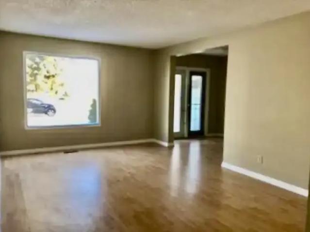 For Rent 3 Bedroom Townhouse Vegreville AB DS103410259