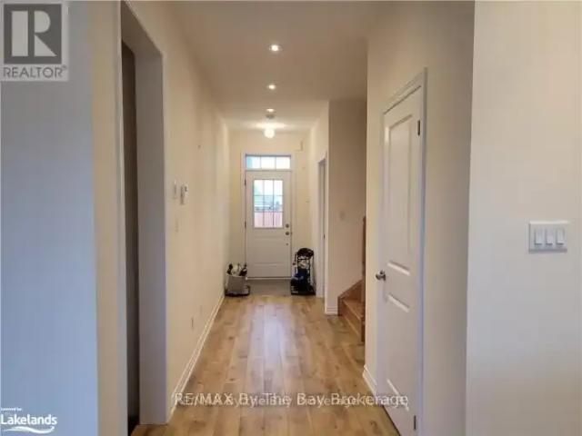 For Rent 3 Bedroom Townhouse Wasaga Beach ON DS103569230