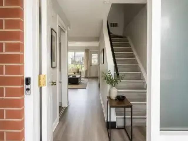 For Rent 3 Bedroom Townhouse Waterloo ON DS105088055