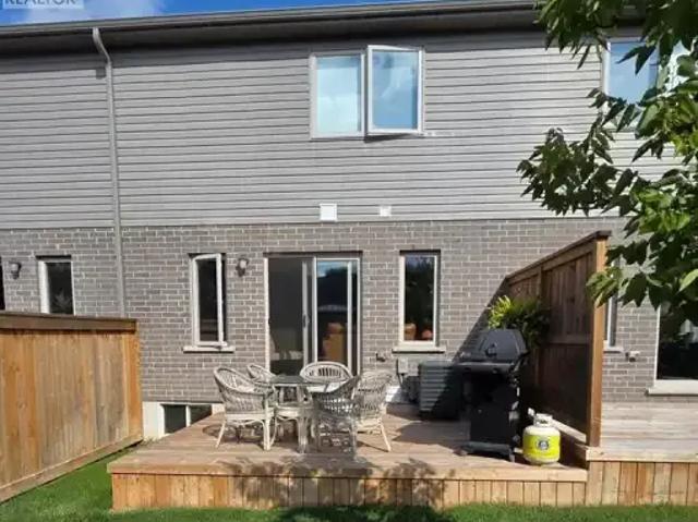 For Rent 3 Bedroom Townhouse Waterloo ON DS103879745