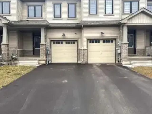 For Rent 3 Bedroom Townhouse Welland ON DS101090422