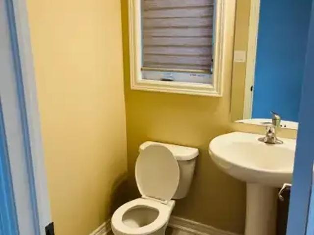 For Rent 3 Bedroom Townhouse Welland ON DS102243238