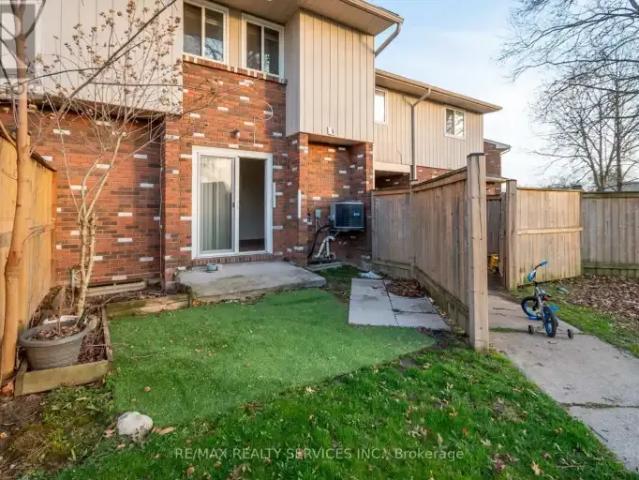 For Rent 3 Bedroom Townhouse Welland ON DS102306809
