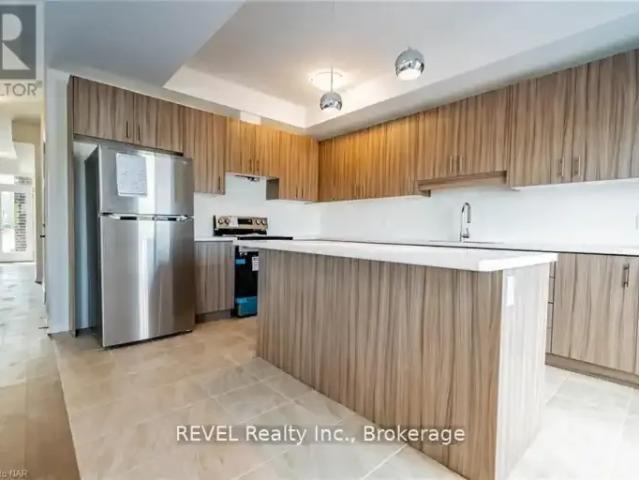 For Rent 3 Bedroom Townhouse Welland ON DS102366587