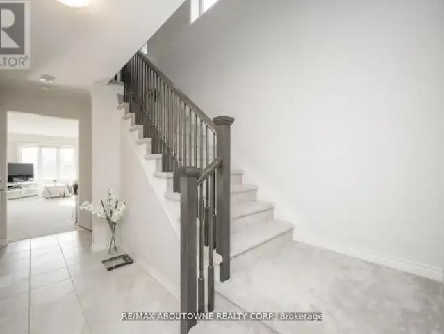 For Rent 3 Bedroom Townhouse Welland ON DS103695337