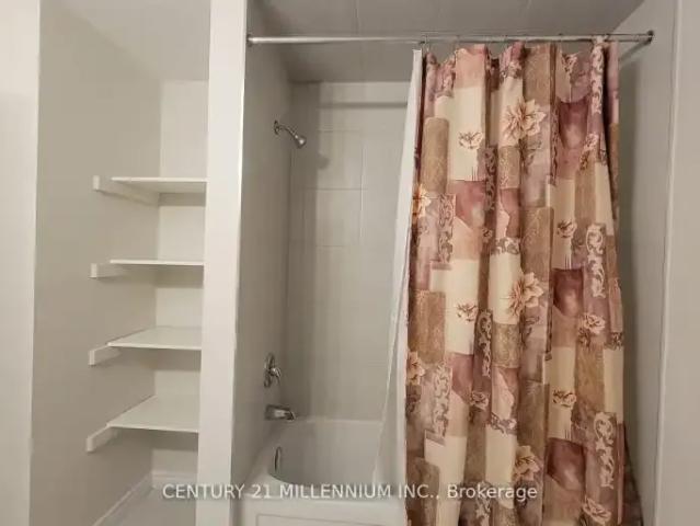 For Rent 3 Bedroom Townhouse Welland ON DS103091760