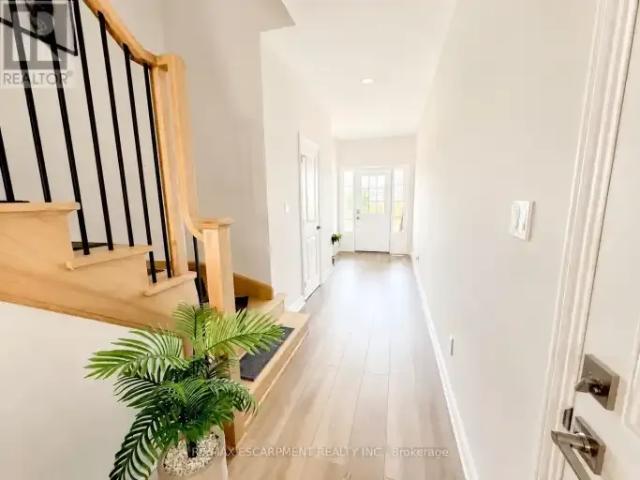 For Rent 3 Bedroom Townhouse Welland ON DS104877008