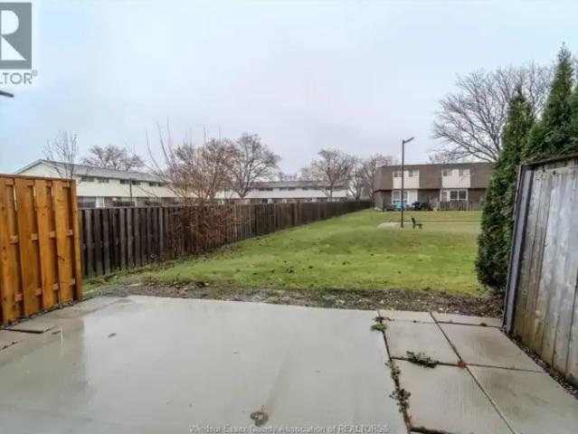 For Rent 3 Bedroom Townhouse Windsor ON DS102701670