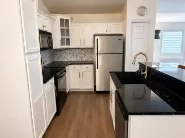 For Rent 3 Bedroom Townhouse Windsor ON DS104106896