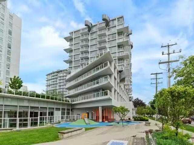 For Rent! 3 BR Apartment for rent in Vancouver, Vancouver East.