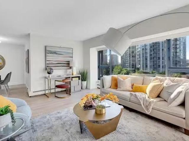 For Rent! 3 BR Apartment for rent in Vancouver, Vancouver West.