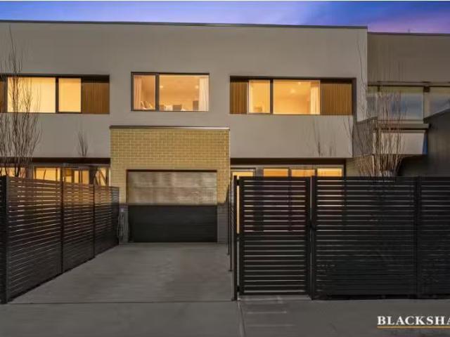 Deal! 3 BR 11/2 Mary Street, Googong Townhouse for rent Liste.