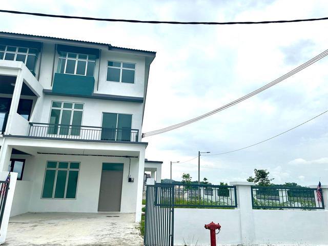 For Rent 3 Storey Corner Lot Taman ScientexKundang RawangSelangor