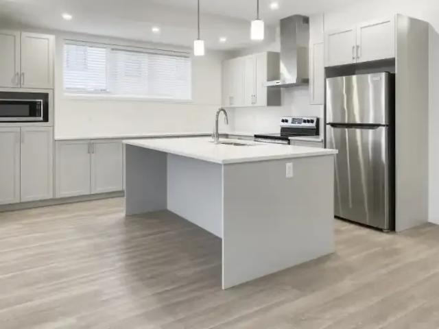 For Rent 3.5 Bedroom Townhouse Airdrie AB DS104597976