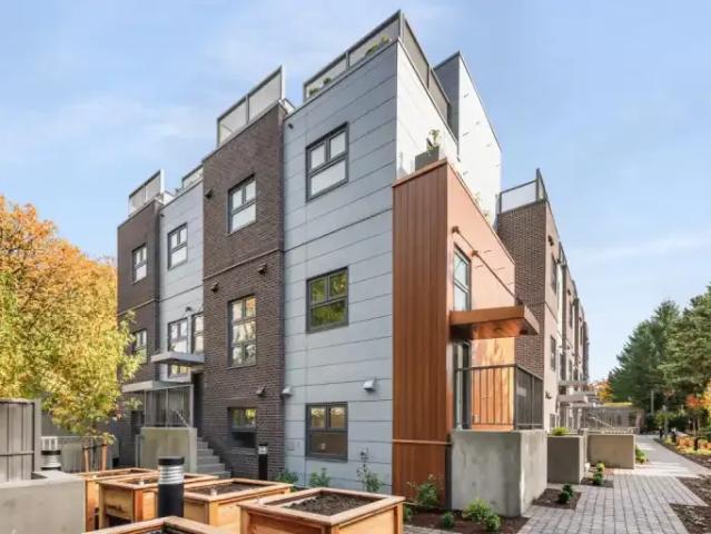 For Rent 3.5 Bedroom Townhouse Vancouver BC DLS99410238